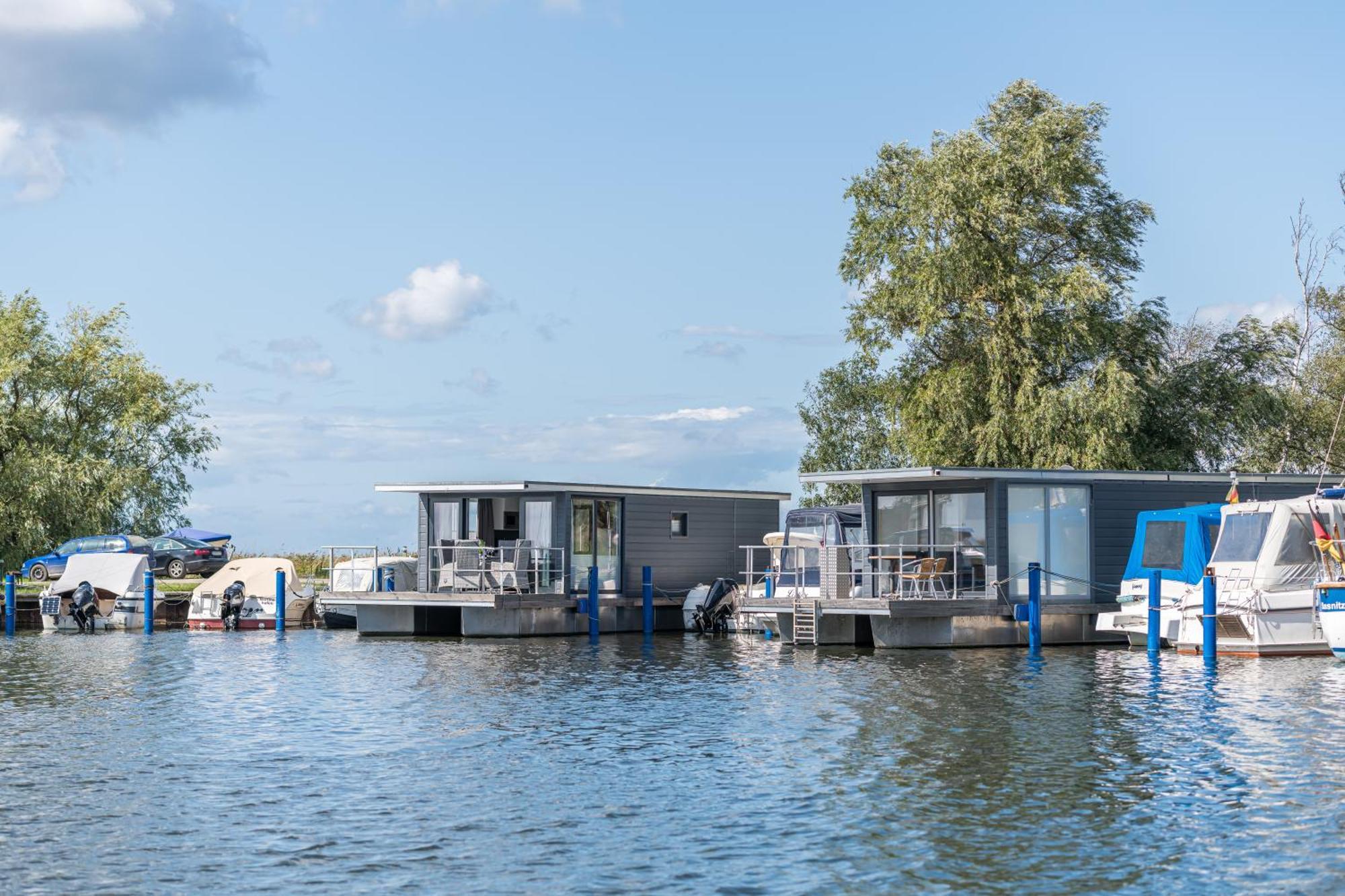 Отель Marina Martinshafen - Lotsenhaus Neuhof  Экстерьер фото