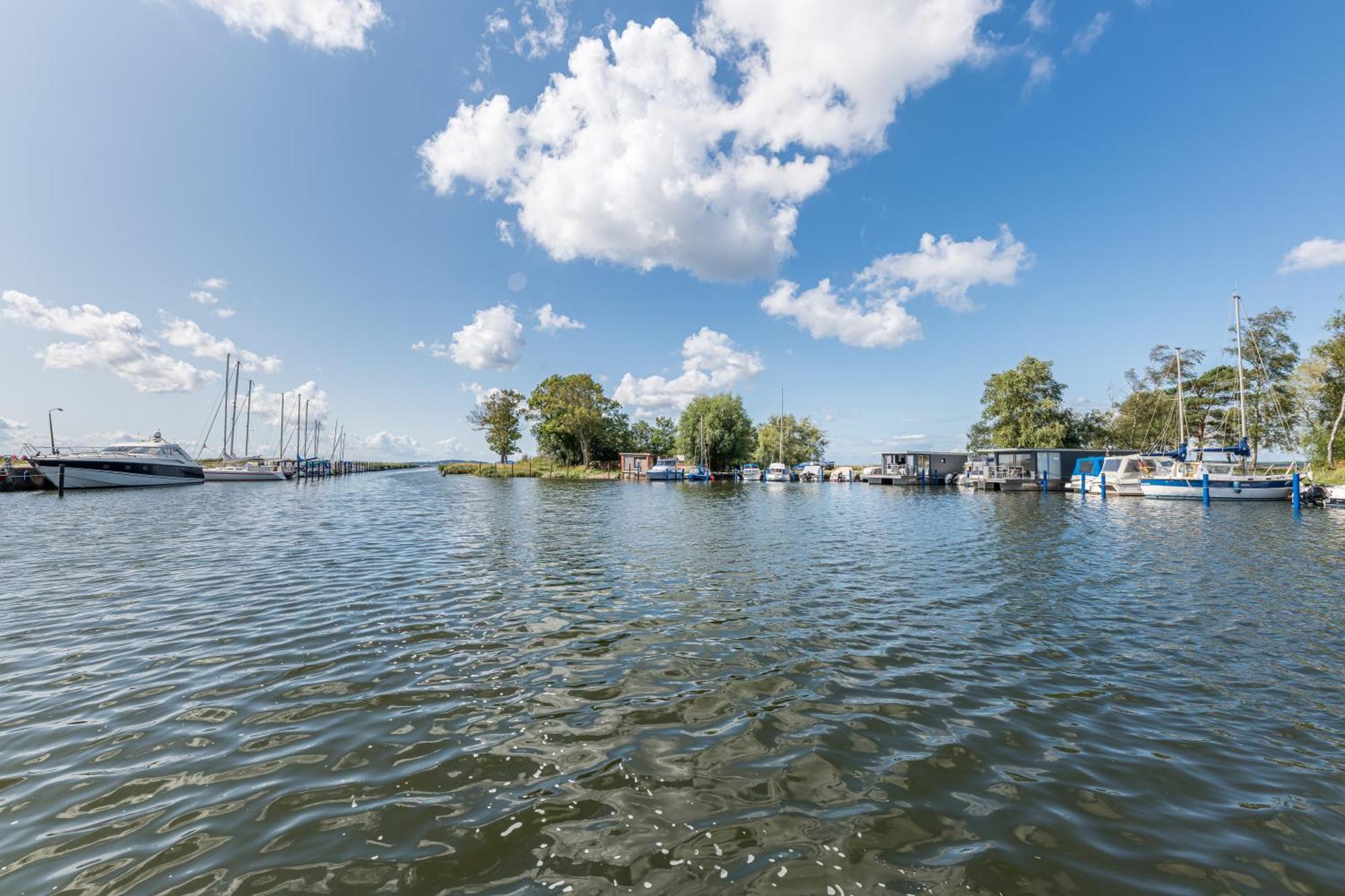 Отель Marina Martinshafen - Lotsenhaus Neuhof  Экстерьер фото