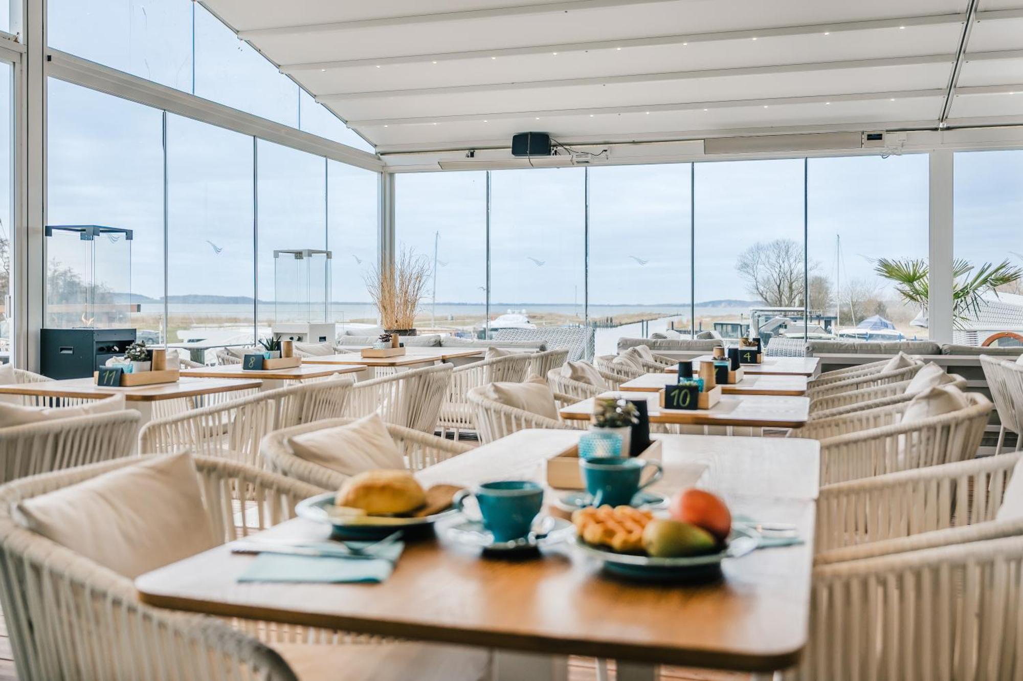 Отель Marina Martinshafen - Lotsenhaus Neuhof  Экстерьер фото
